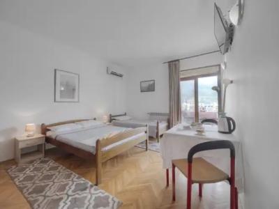 Madra Rooms and Apartments - 6