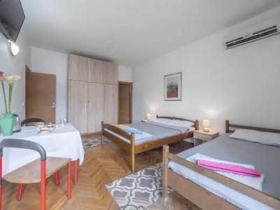 Madra Rooms and Apartments - 9