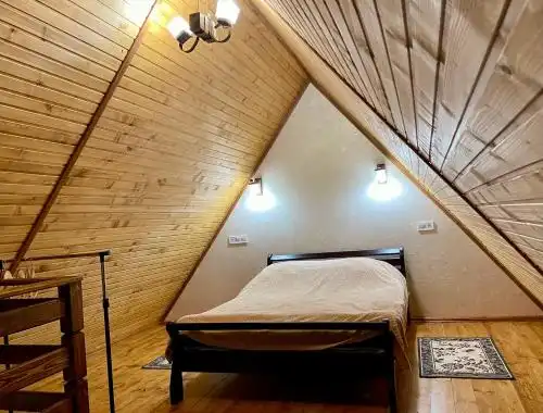 Hill Hut - 13