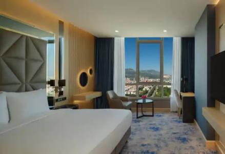 DoubleTree by Hilton - 58