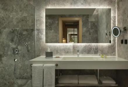 DoubleTree by Hilton - 61