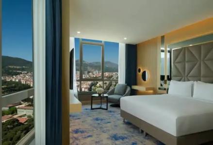 DoubleTree by Hilton - 63