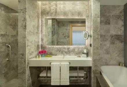 DoubleTree by Hilton - 68