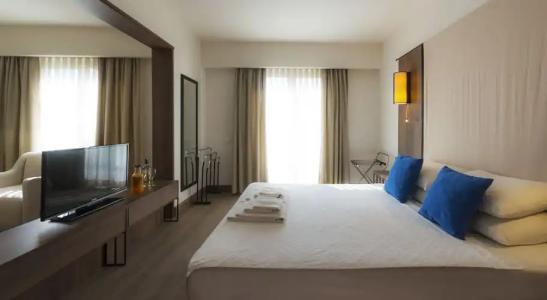 Liv By Bellazure - 64