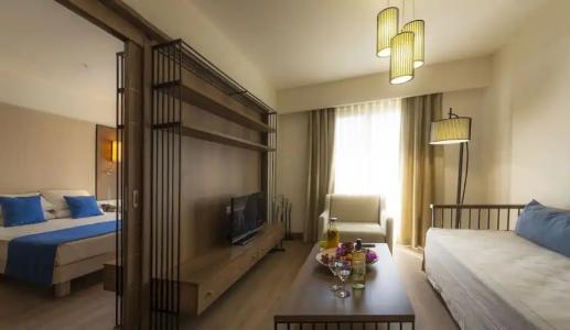 Liv By Bellazure - 62