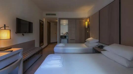 Liv By Bellazure - 56