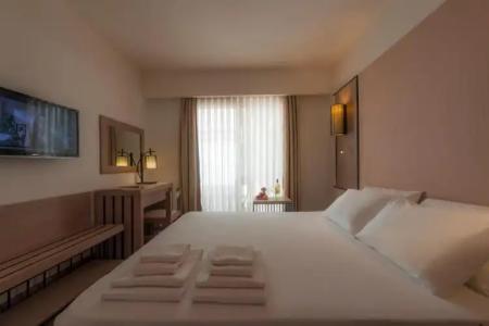 Liv By Bellazure - 52