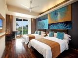 Deluxe Triple room with pool view