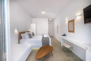 Blue Bay Resort Village, Batsi