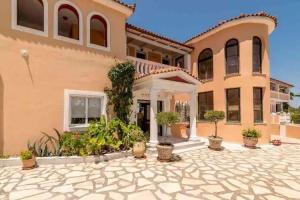 Matilda Hotel, Vasilikos