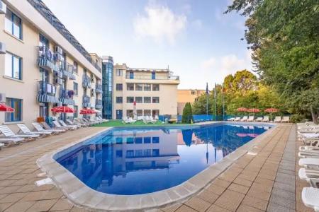 Blue Sky - & Parking - 12