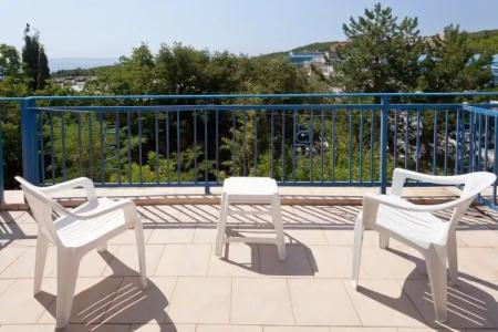 Blue Sky - & Parking - 7