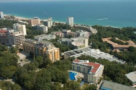 Blue Sky - & Parking - 15