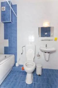 Blue Sky - & Parking - 8