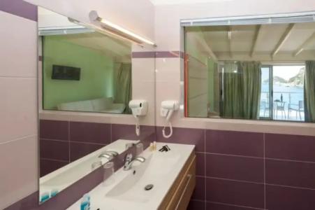 Blue Princess Beach & Suites - 23