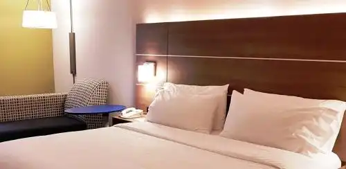 Holiday Inn Express & Suites SURREY by IHG - 19