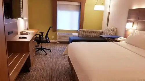 Holiday Inn Express & Suites SURREY by IHG - 17
