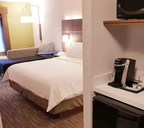 Holiday Inn Express & Suites SURREY by IHG - 30