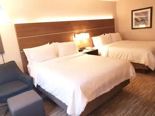 Holiday Inn Express & Suites SURREY by IHG - 9
