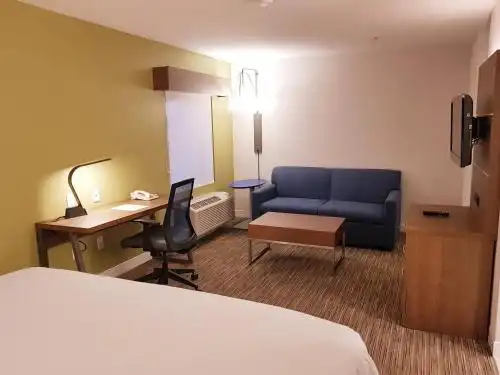 Holiday Inn Express & Suites SURREY by IHG - 7