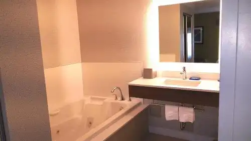 Holiday Inn Express & Suites SURREY by IHG - 13