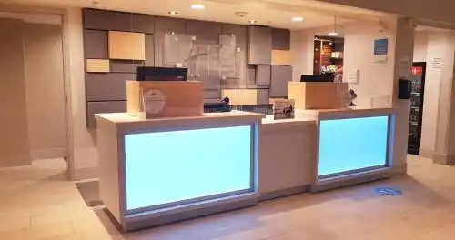 Holiday Inn Express & Suites SURREY by IHG - 4