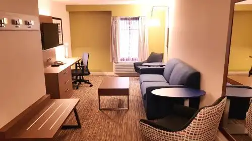 Holiday Inn Express & Suites SURREY by IHG - 20