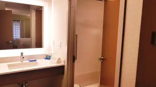 Holiday Inn Express & Suites SURREY by IHG - 25