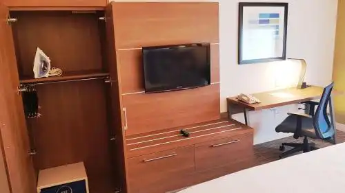 Holiday Inn Express & Suites SURREY by IHG - 29