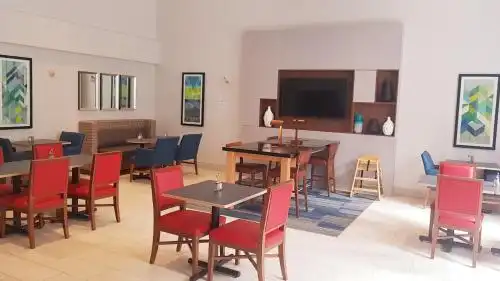 Holiday Inn Express & Suites SURREY by IHG - 18