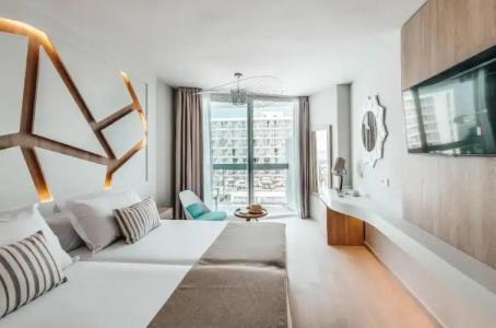 The Ibiza Twiins - 15