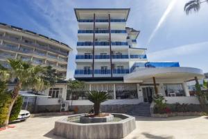 Maya World Beach, Okurcalar