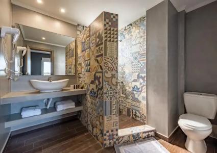 Ampelia Kassandra - 53