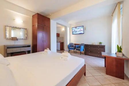 Ampelia Kassandra - 35