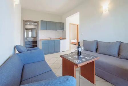 Ampelia Kassandra - 52