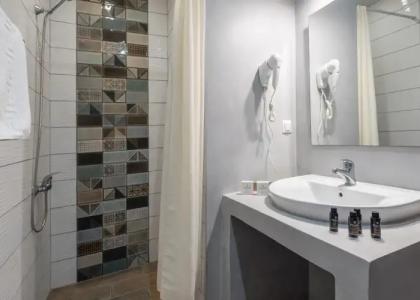 Ampelia Kassandra - 25