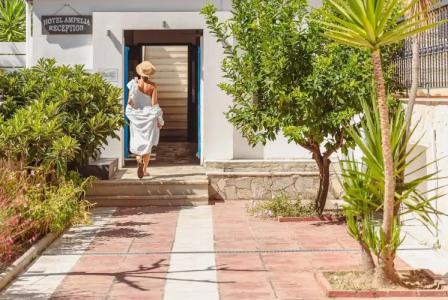 Ampelia Kassandra - 19