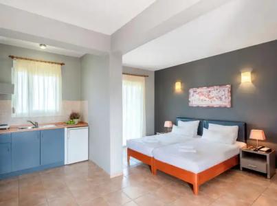 Ampelia Kassandra - 1