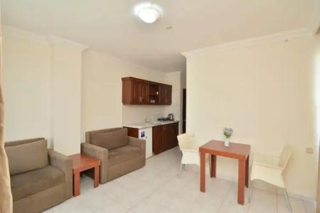 Rose Garden Apart - 105