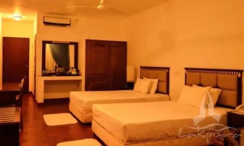 Catamaran Beach - 18