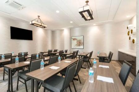 Hampton Inn & Suites by Hilton Miami Wynwood Design District - 17