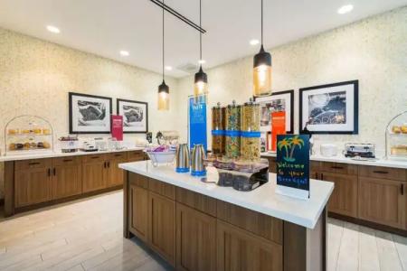 Hampton Inn & Suites by Hilton Miami Wynwood Design District - 11