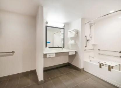 Hampton Inn & Suites by Hilton Miami Wynwood Design District - 42