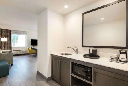 Hampton Inn & Suites by Hilton Miami Wynwood Design District - 53