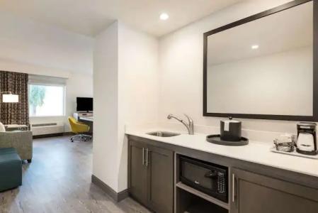 Hampton Inn & Suites by Hilton Miami Wynwood Design District - 59