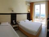 Standard Triple room with sea view