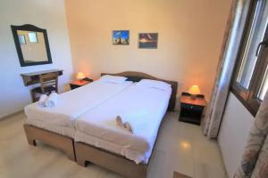 Delphi Hotel, Skopelos Town