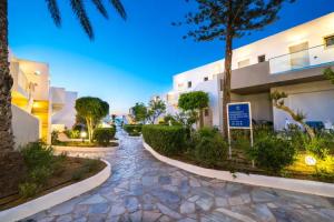 Adele Beach Hotel, Adelianos Kampos