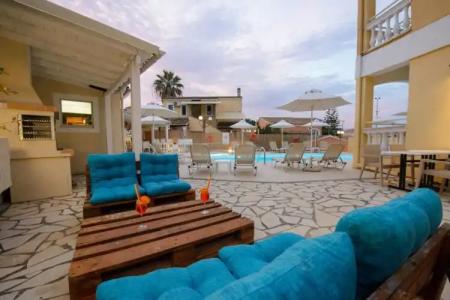 Saint Spyridon Aparthotel - 9