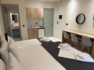 Saint Spyridon Aparthotel - 13